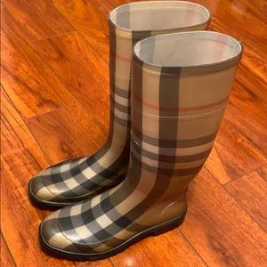 Burberry Rainboots in size 5
